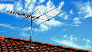 Why Does TV Antenna Work Better When I Hold It? (Explained)